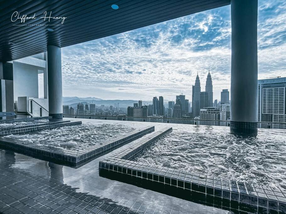 The Colony By Infinitum Best Pool View Klcc Trx Merdeka 118 Kl Tower Kuala Lumpur Kültér fotó